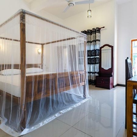 Chithru Bay Rooms & Hostel อารูกัมเบย์ ภายนอก รูปภาพ