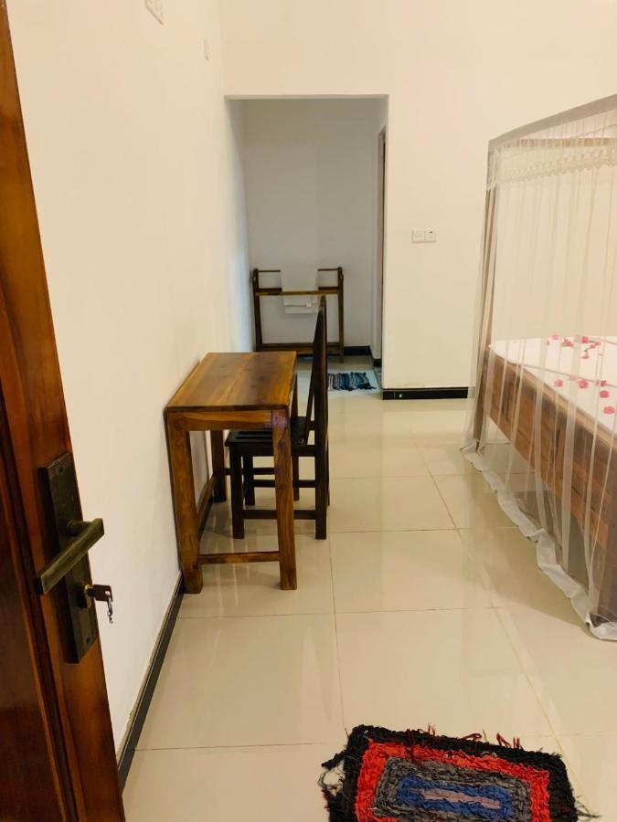 Chithru Bay Rooms & Hostel อารูกัมเบย์ ภายนอก รูปภาพ